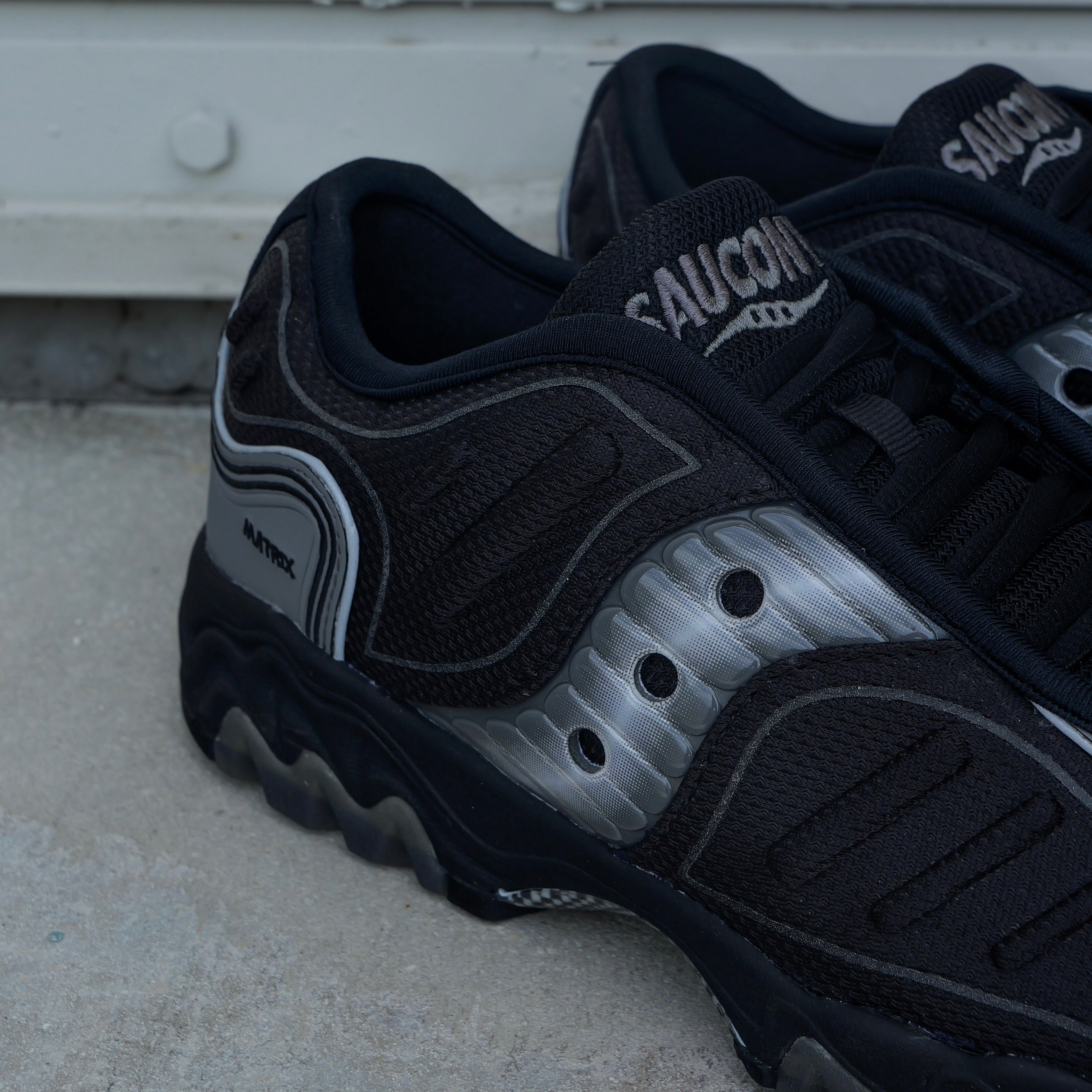 Saucony "Matrix" (Black/Metallic)