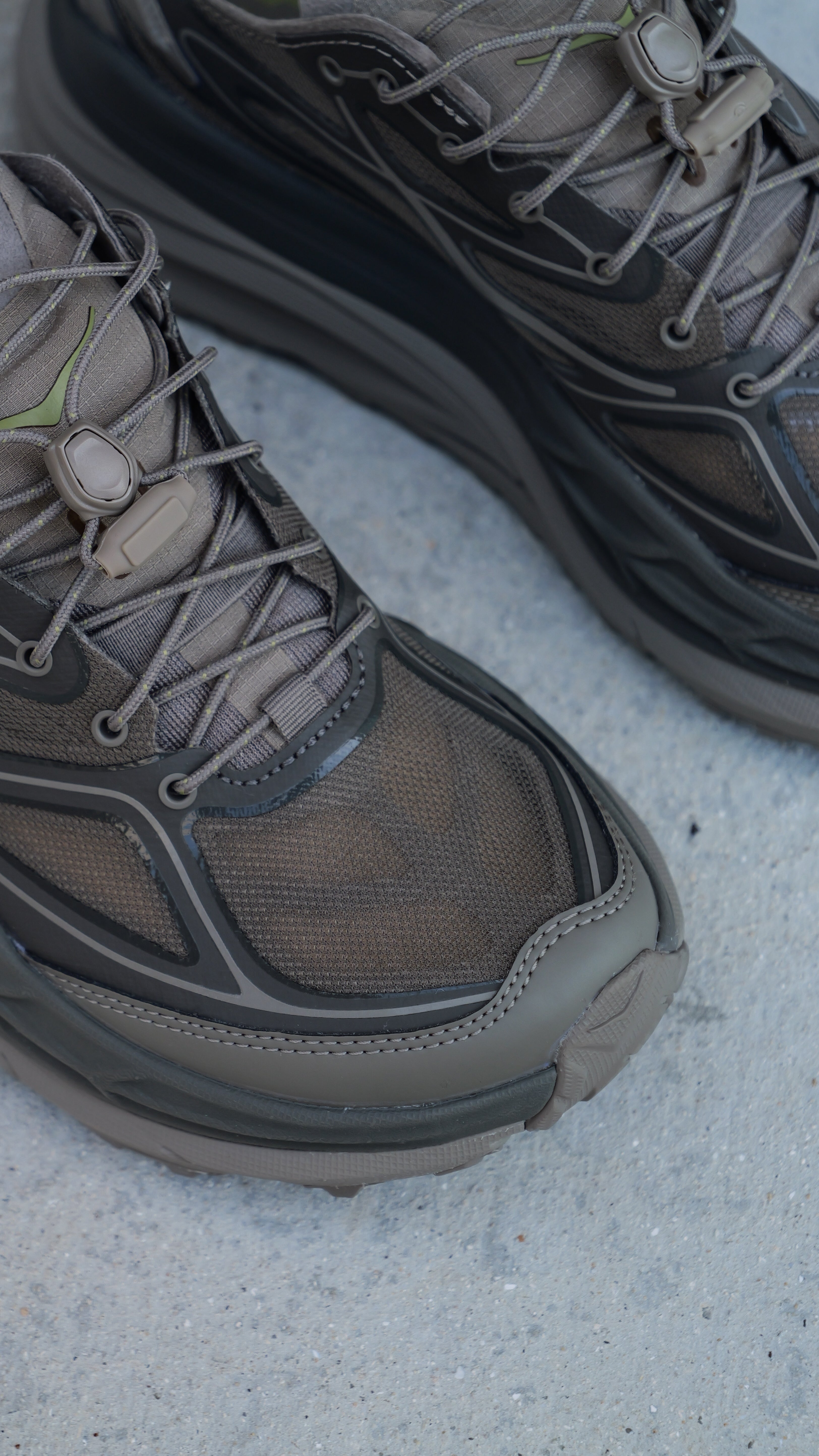 Hoka Stinson One7 (light roast/asphalt)