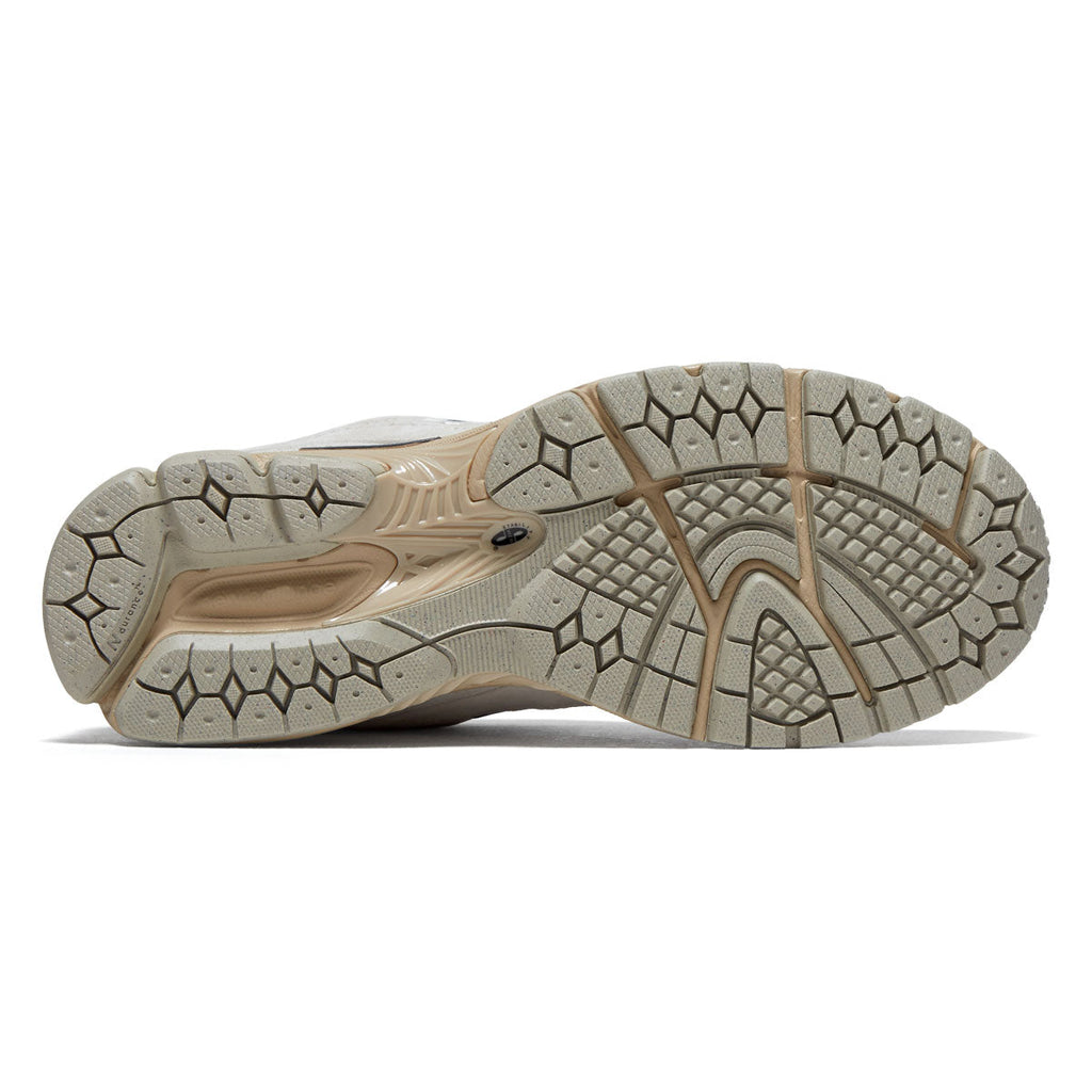 New Balance 2002R Shoes - Linen