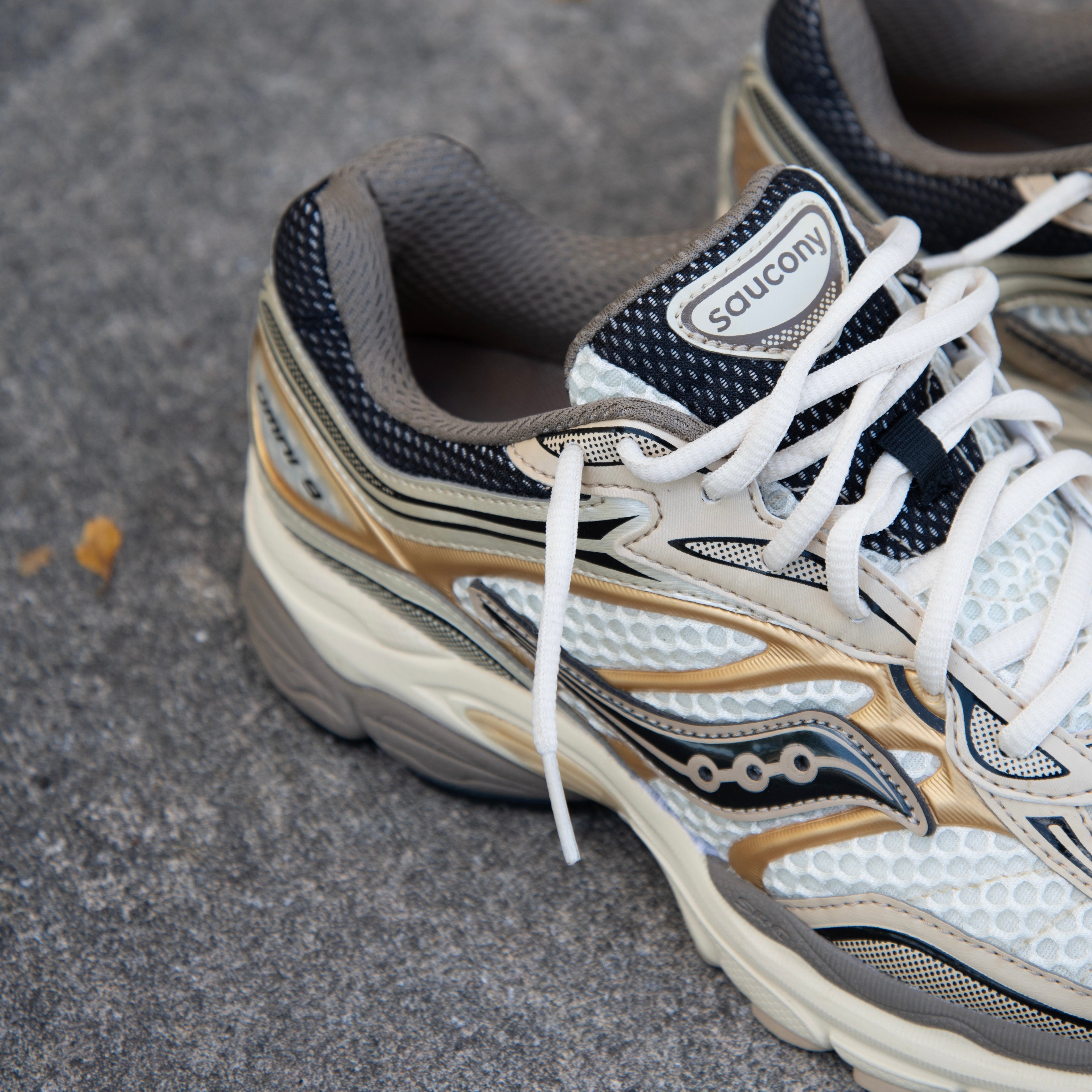 Mens Saucony ProGrid Omni 9 (Gold)