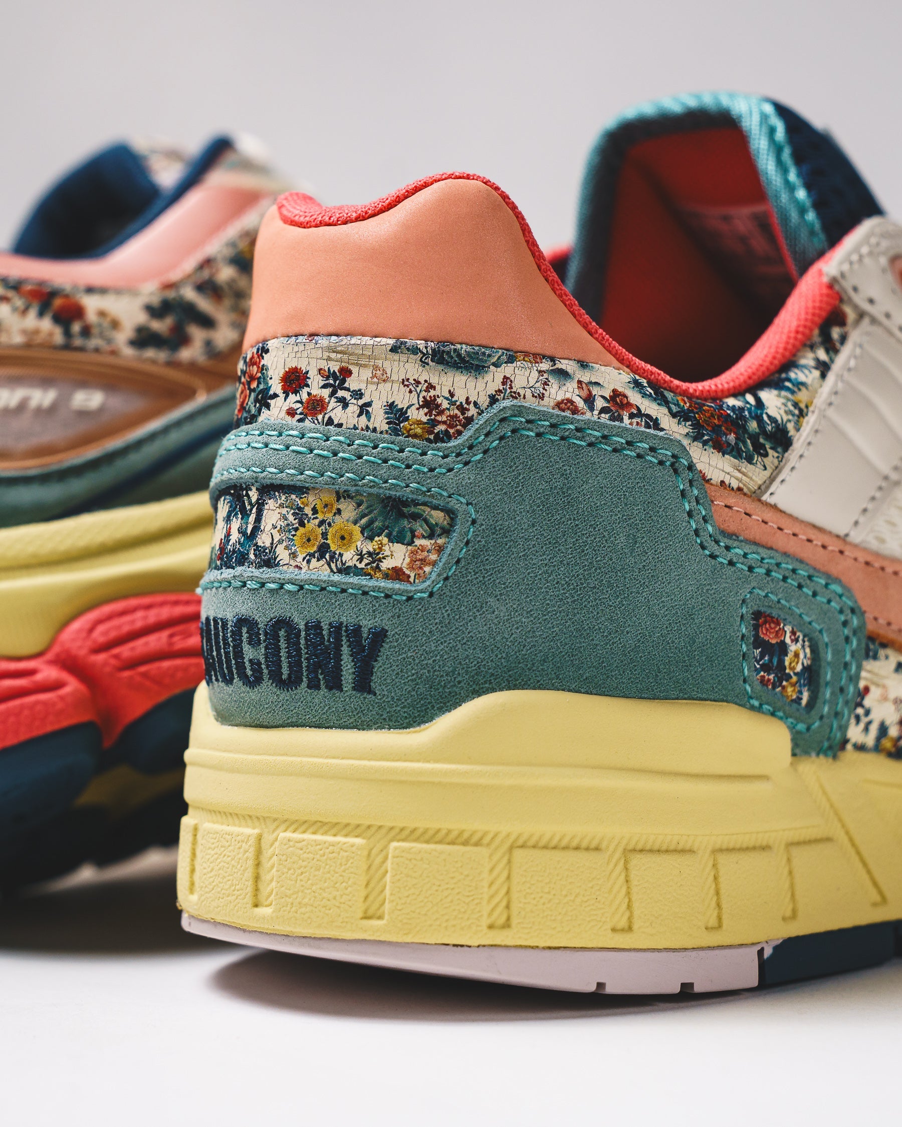 Saucony Men Shadow 5000 Beige Blue S71015-3