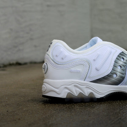 Saucony "Matrix" (White/Metallic)