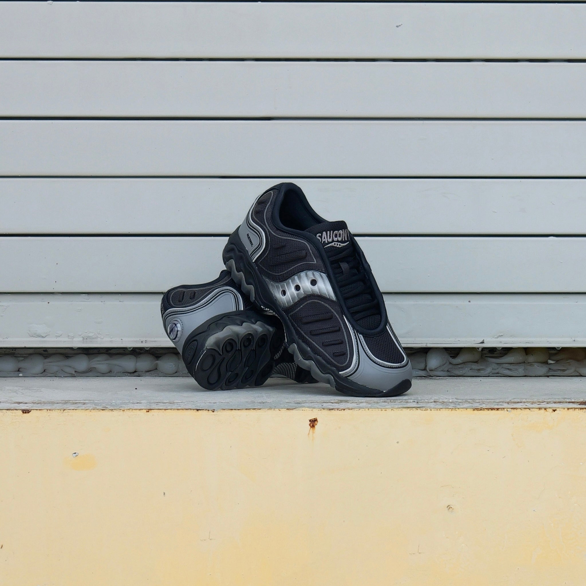 Saucony "Matrix" (Black/Metallic)