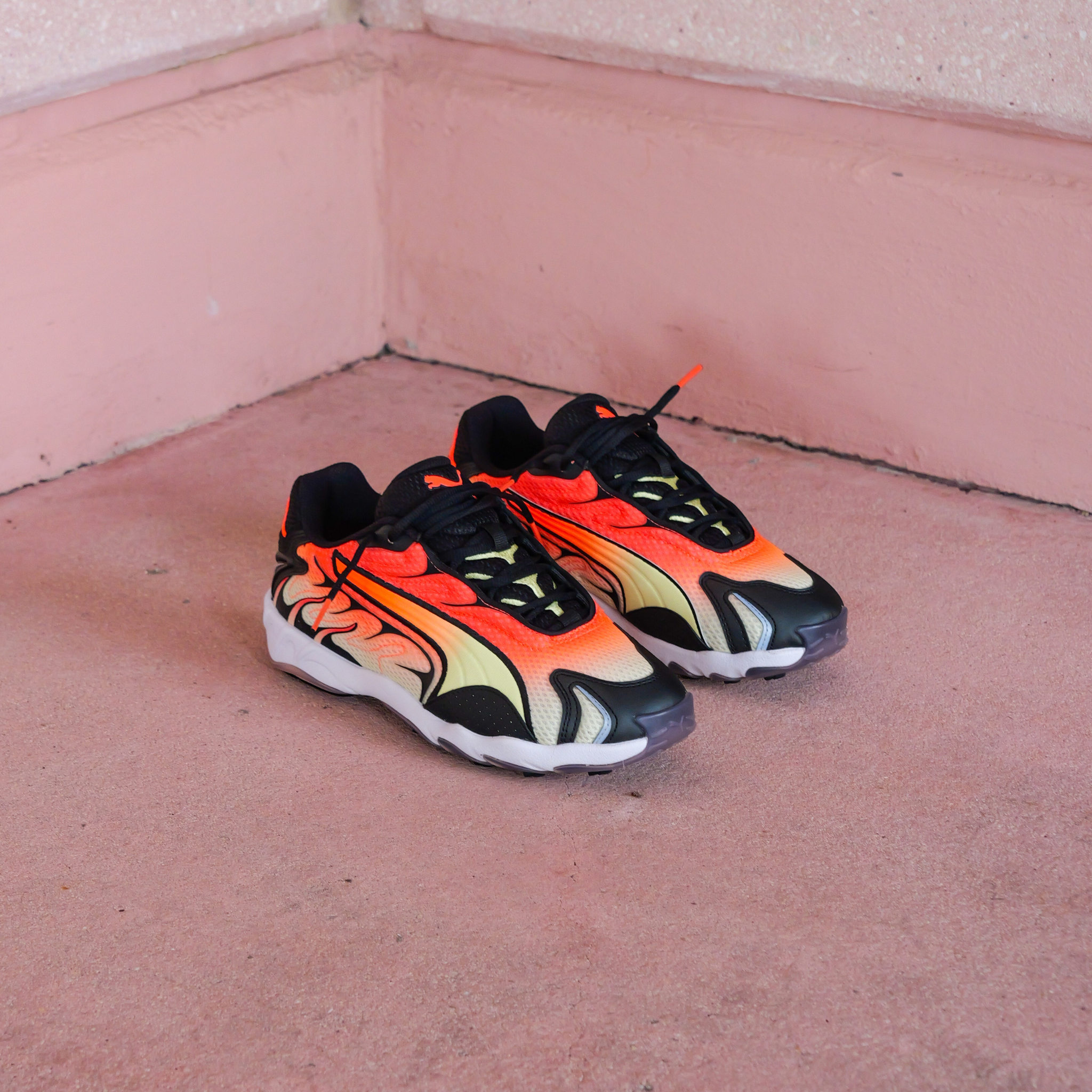 Mens Puma Inhale (Glowing Red/Black)
