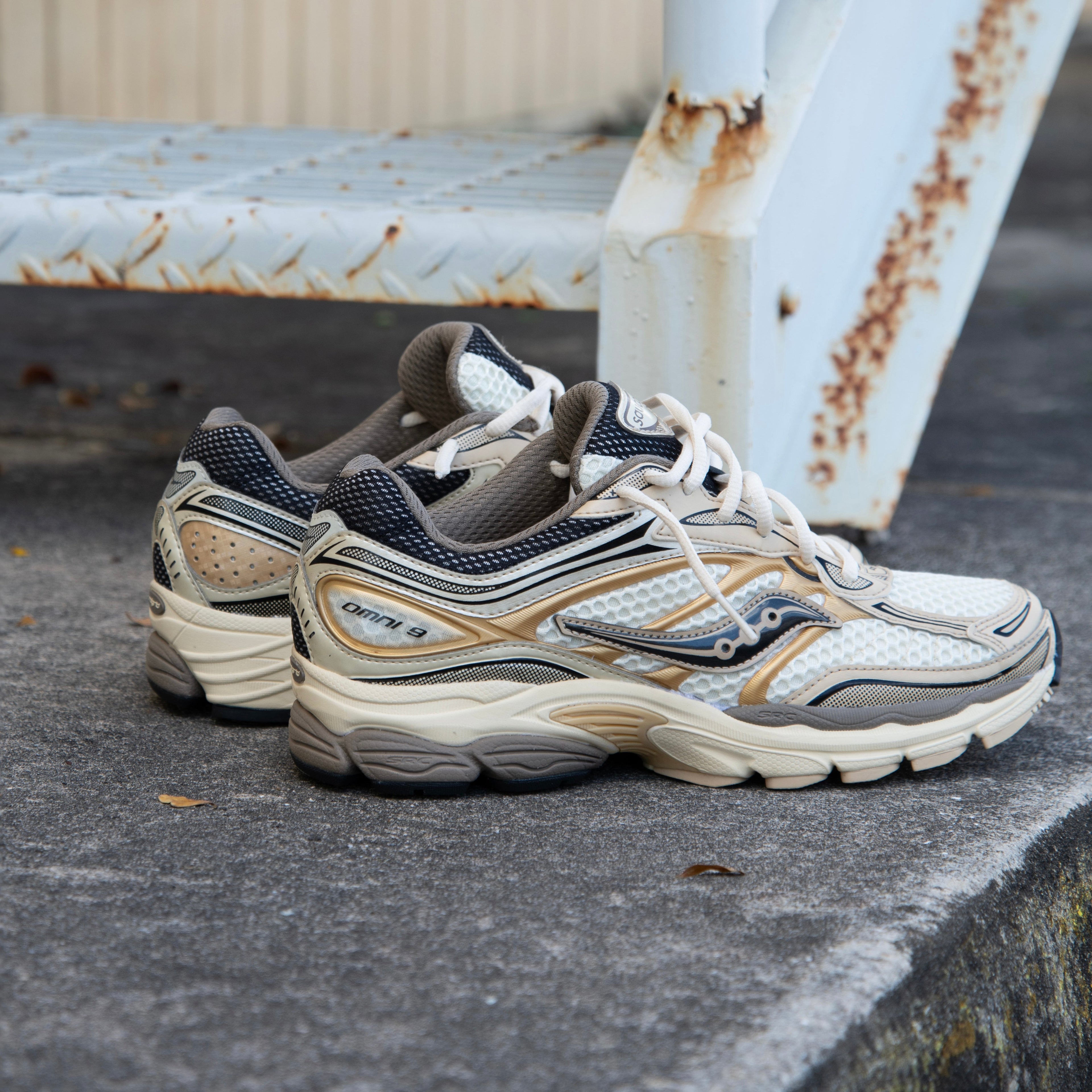 Mens Saucony ProGrid Omni 9 (Gold)