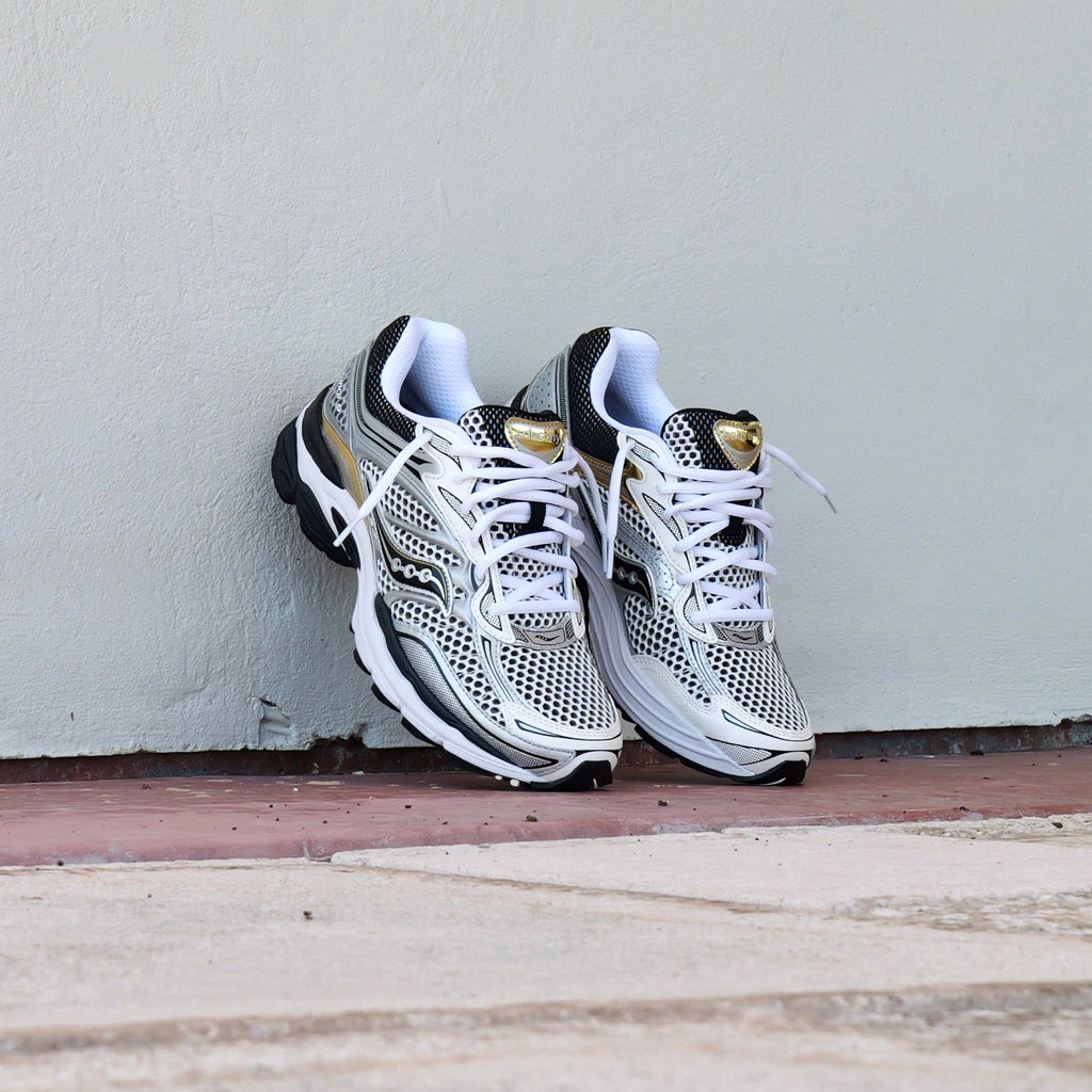 Mens Saucony ProGrid Omni 9 (Silver/Gold)
