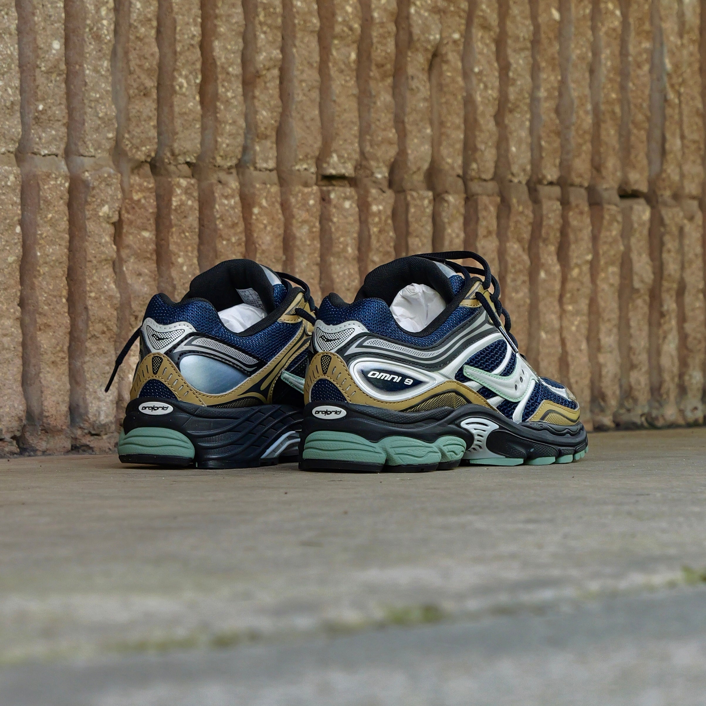 Mens Saucony OG ProGrid Omni 9 (Brown/Navy)