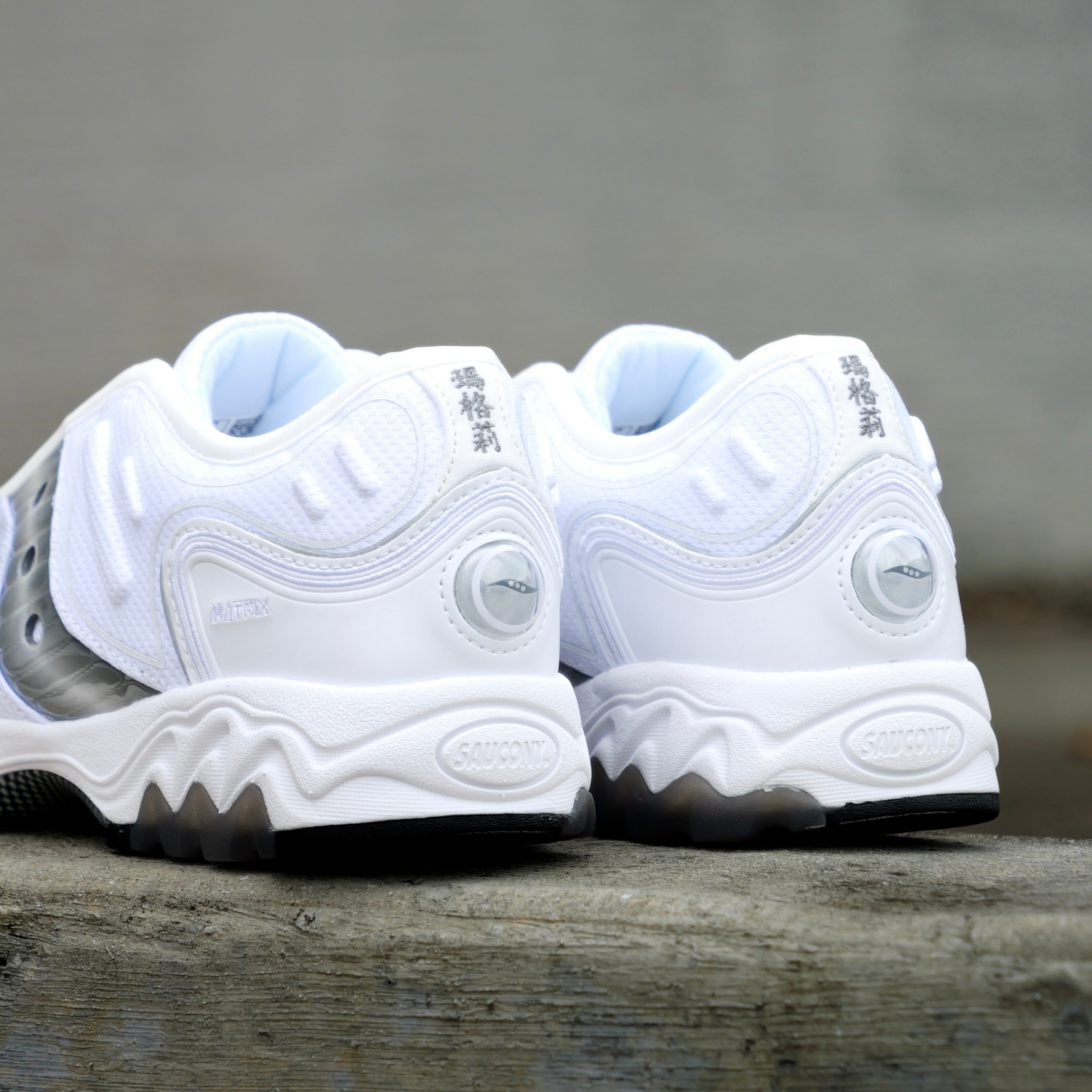 Saucony "Matrix" (White/Metallic)
