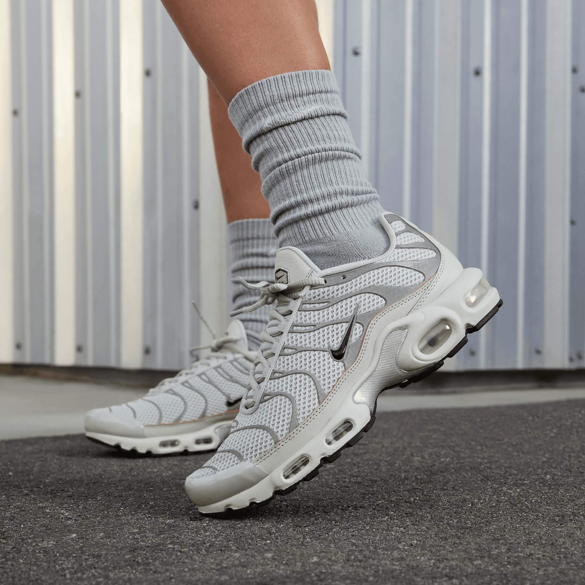 Women's Air Max Plus “Grey Sliver Chrome”