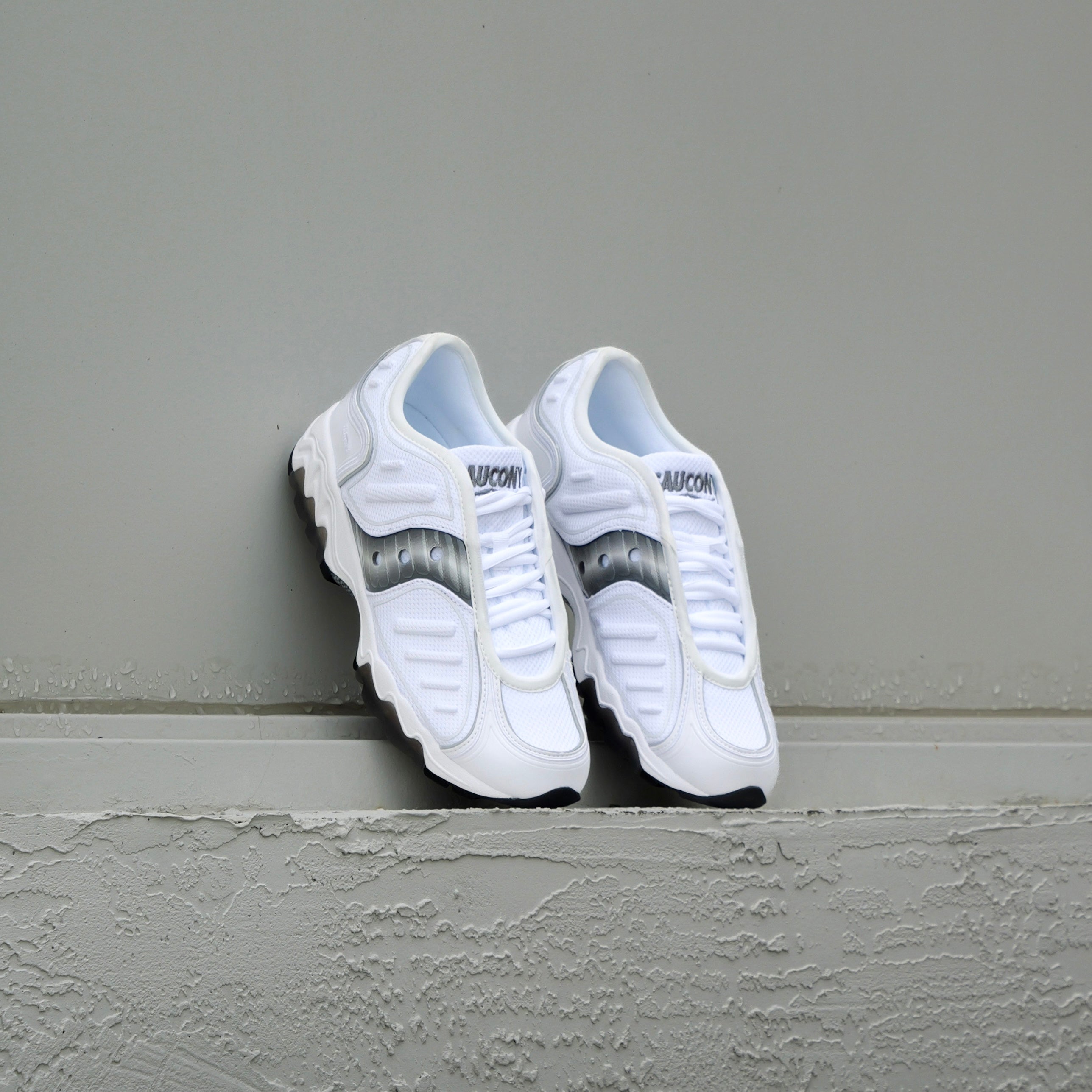 Saucony "Matrix" (White/Metallic)