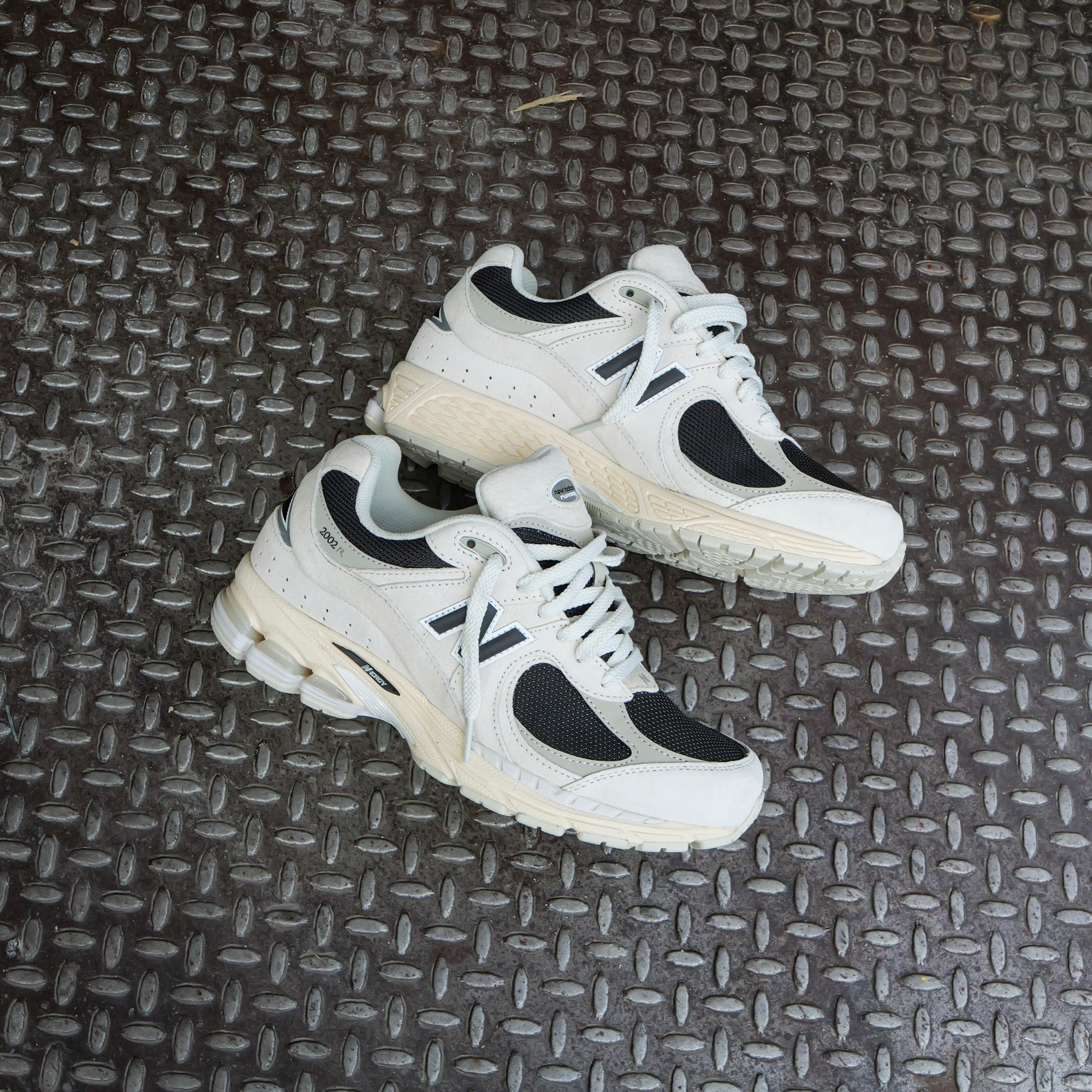 Mens New Balance 2002R (Off White/Black) - U2002RN
