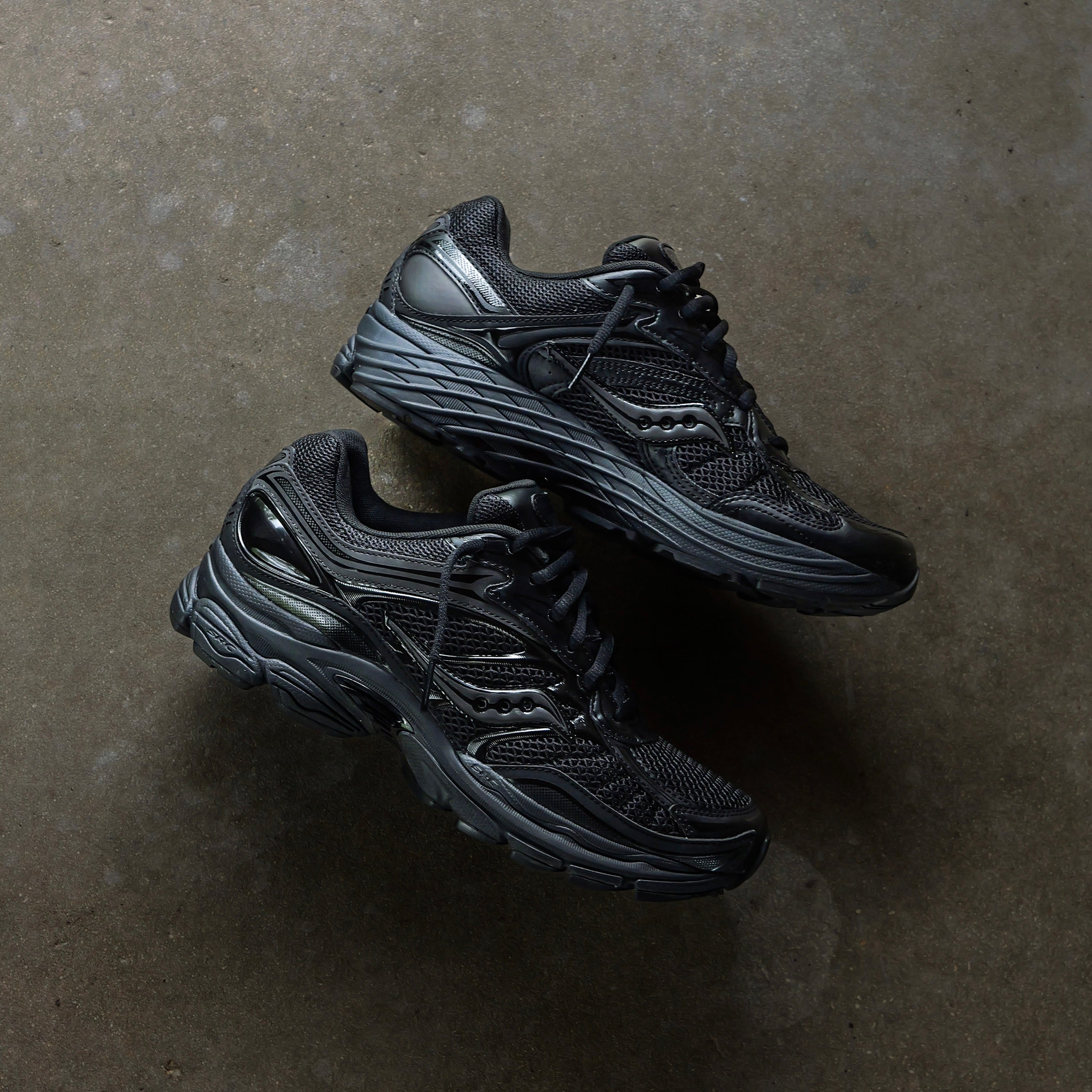 Mens Saucony ProGrid Omni 9 (Black/Black)