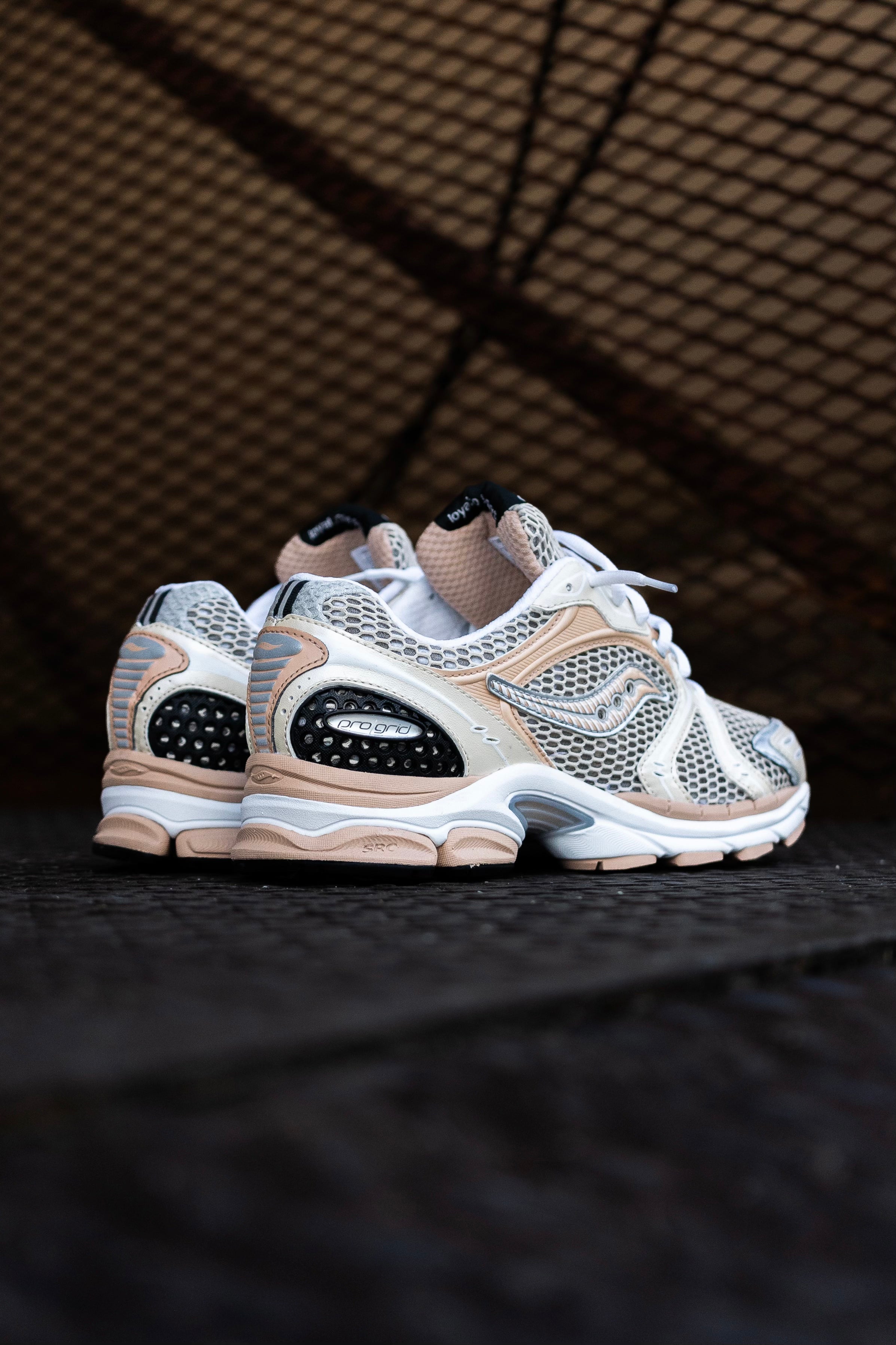 Mens Saucony ProGrid Triumph 4 Cream/Tan (S70704-11)
