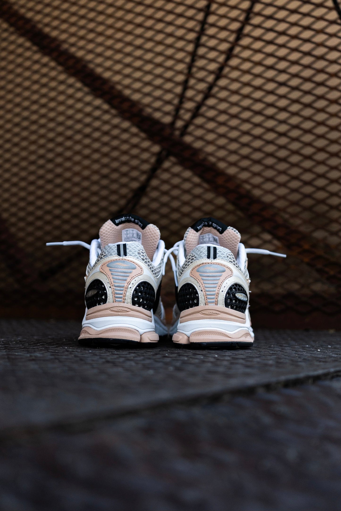 Mens Saucony ProGrid Triumph 4 Cream/Tan (S70704-11)
