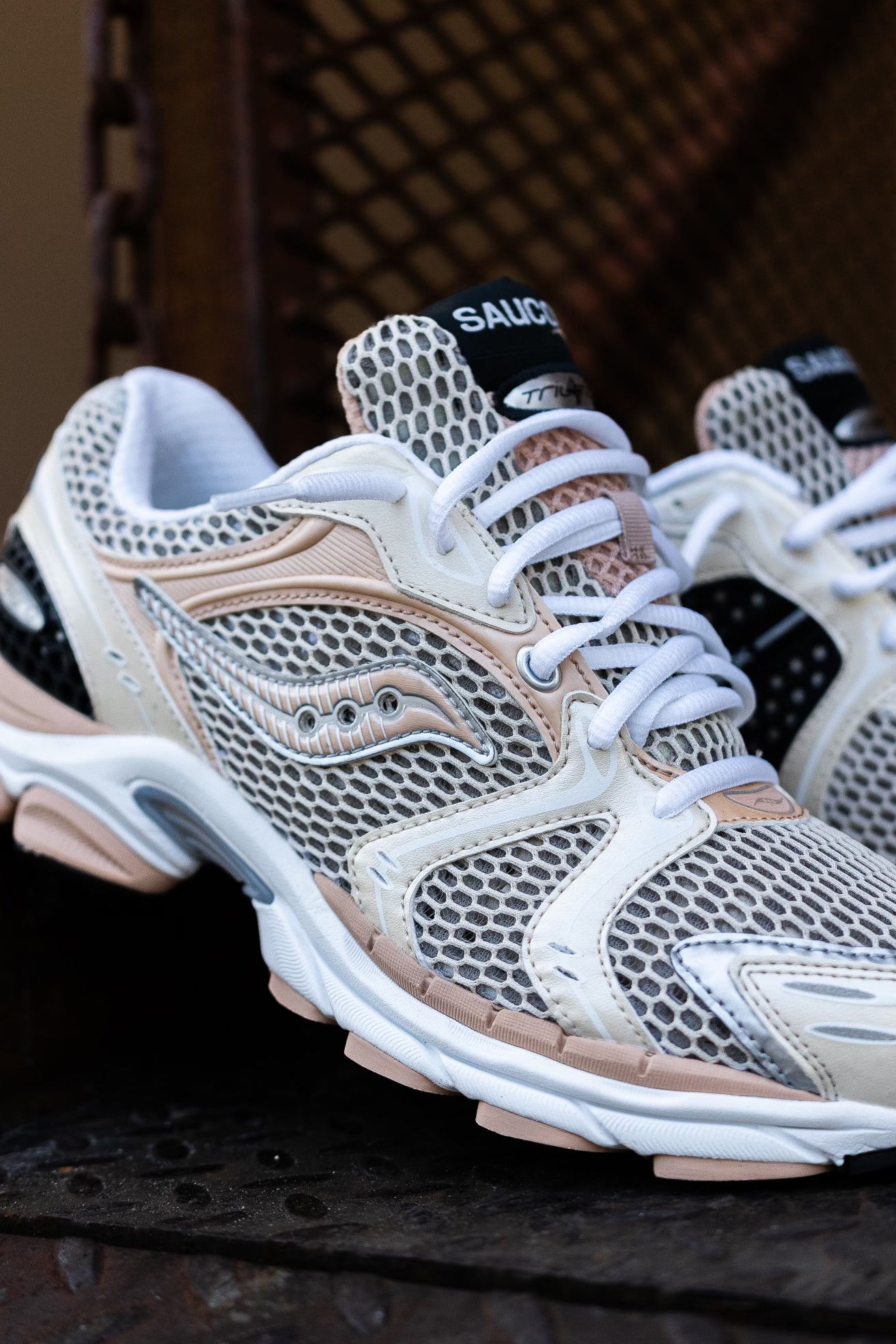 Mens Saucony ProGrid Triumph 4 Cream/Tan (S70704-11)