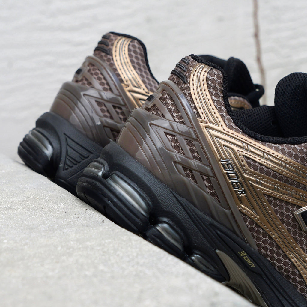 Mens New Balance 1906R (Bronze/Black) U1906RCJ
