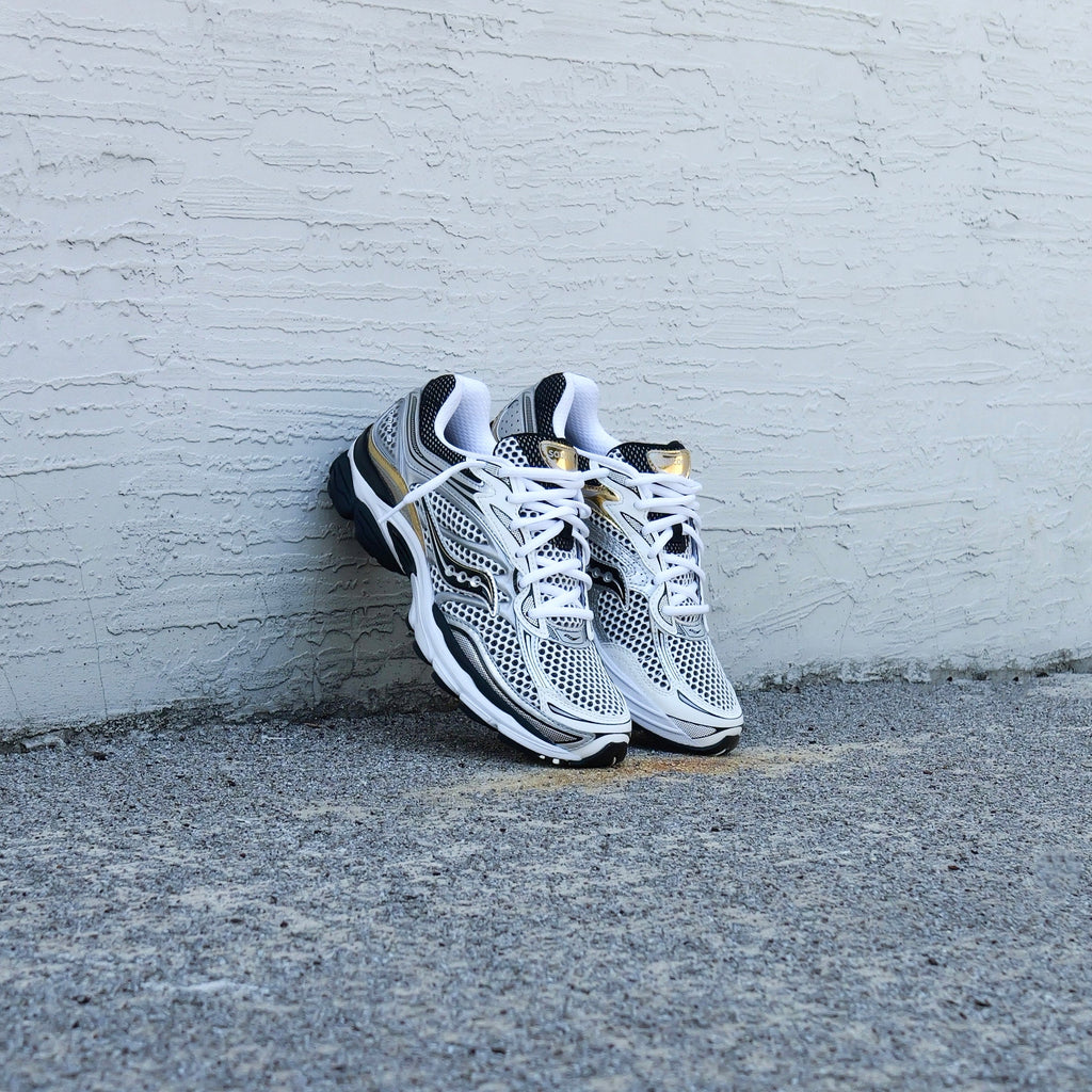 Mens Saucony ProGrid Omni 9 (Silver/Gold)