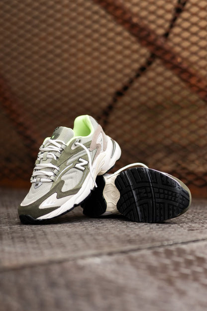 Men's New Balance 725V1 (Olivine) ML725UE