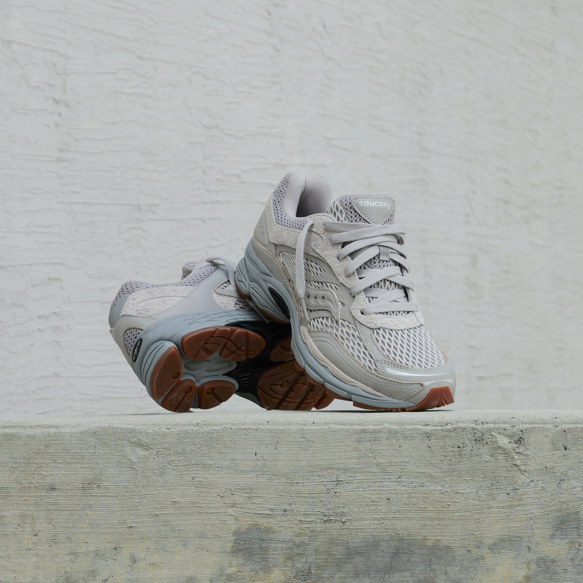 Mens Saucony ProGrid Omni 9 (Crafted Grey)
