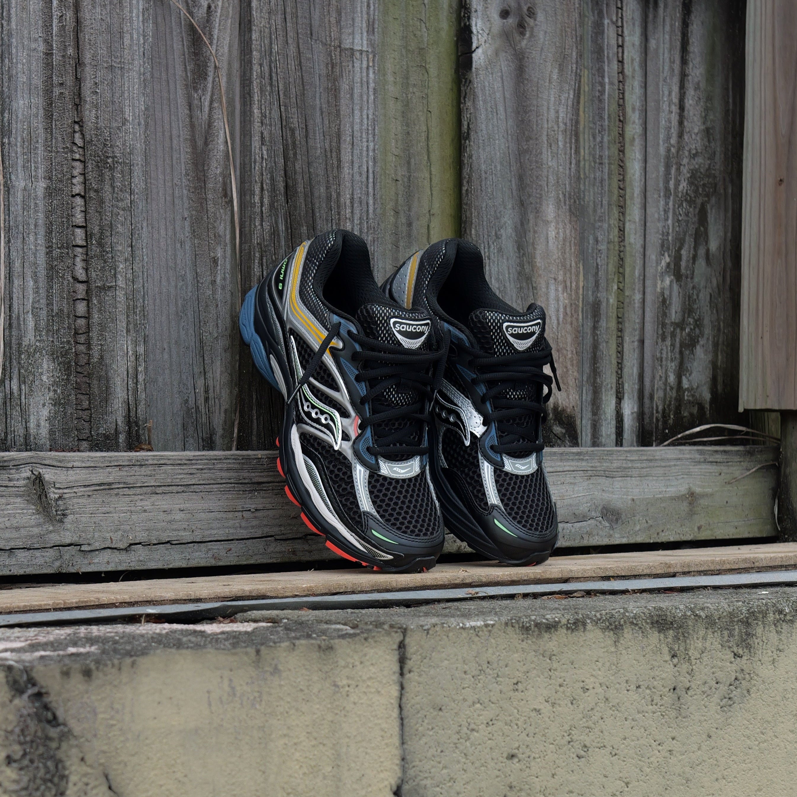 Mens Saucony ProGrid Omni 9 (Black/Multi)