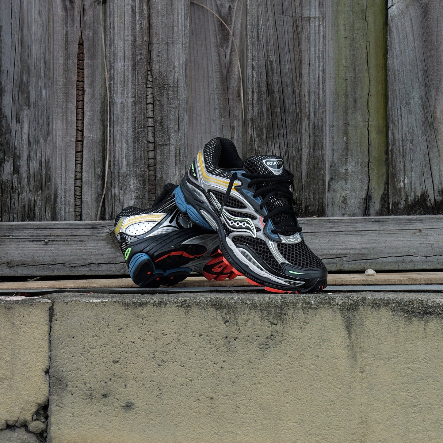 Mens Saucony ProGrid Omni 9 (Black/Multi)