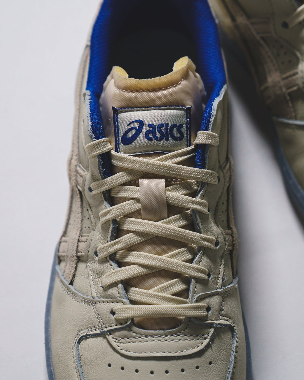 Asics Unisex Skyhand OG Pale Oak Vanilla Core 1203A613-200