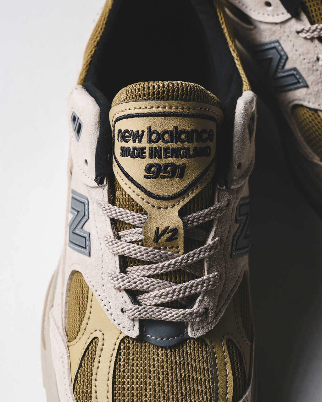 New Balance Unisex Made in UK 991v2 Neo Synthesis Silver Birch U991PW2
