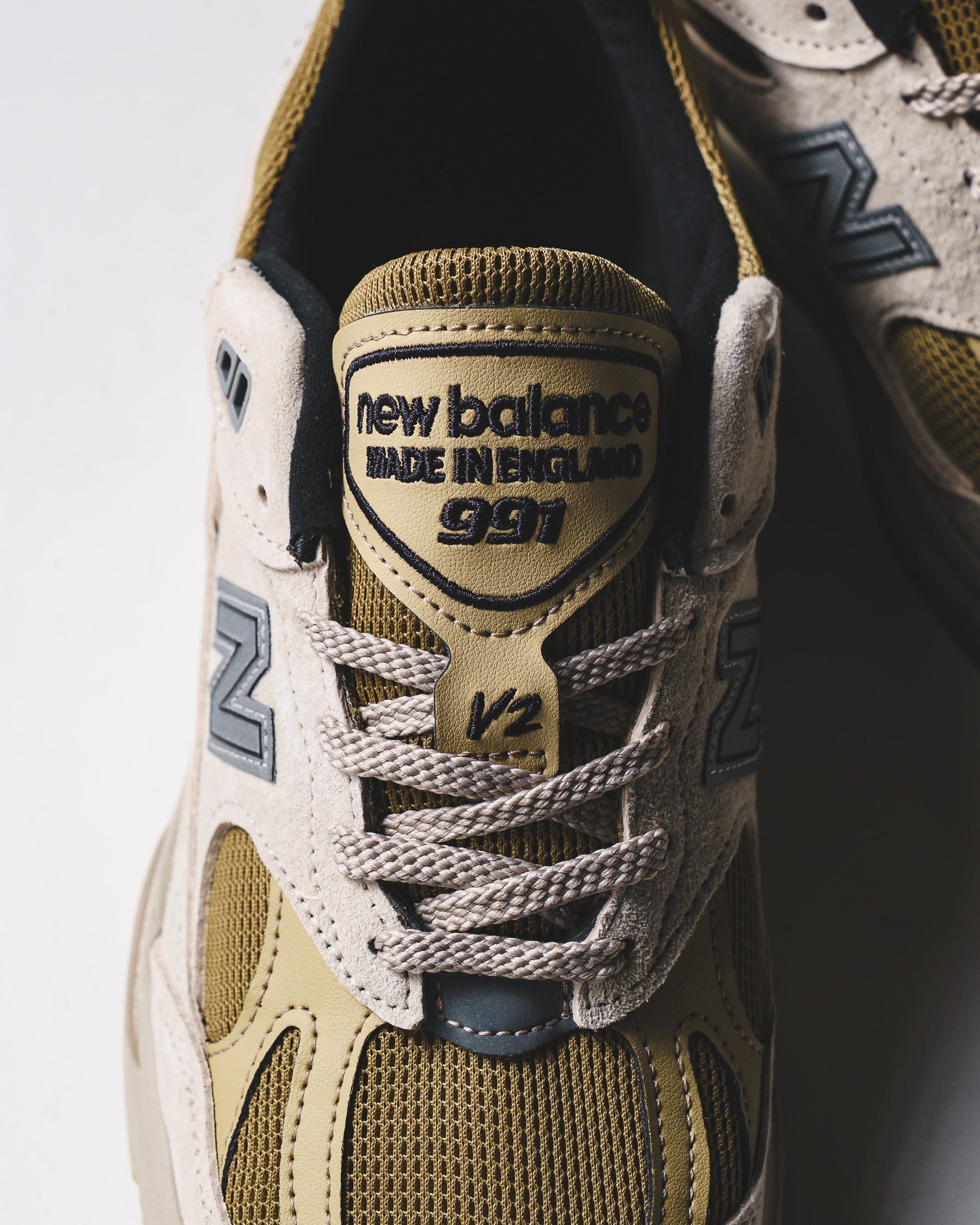 New Balance Unisex Made in UK 991v2 Neo Synthesis Silver Birch U991PW2