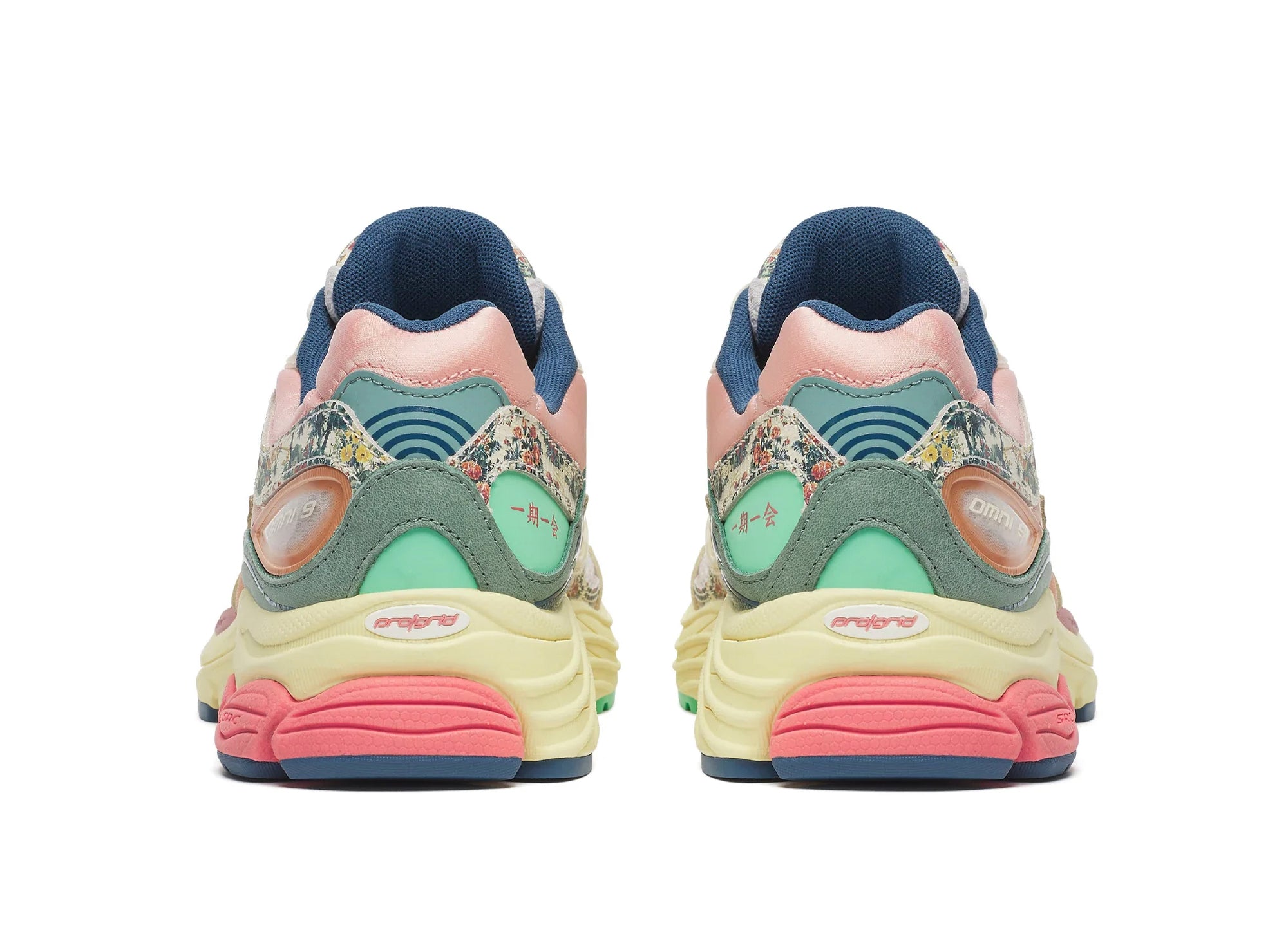 Saucony Progrid Omni 9 in Beige / Blue