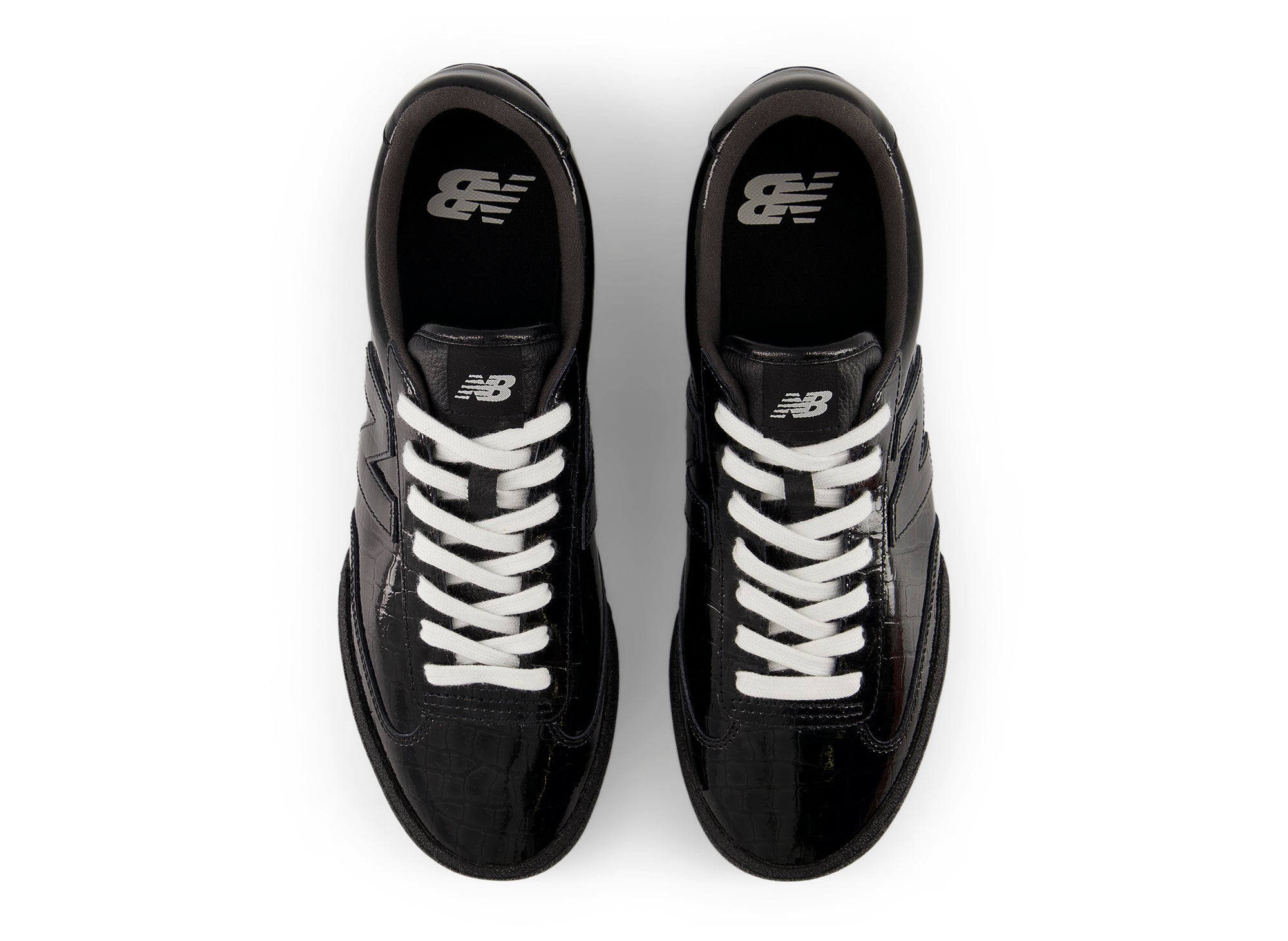 New Balance UGTR2SV in Black