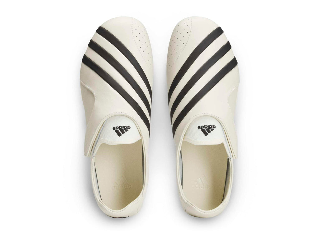 Adidas PW Yoga Vario Flat Earther in Chalk White / Core Black