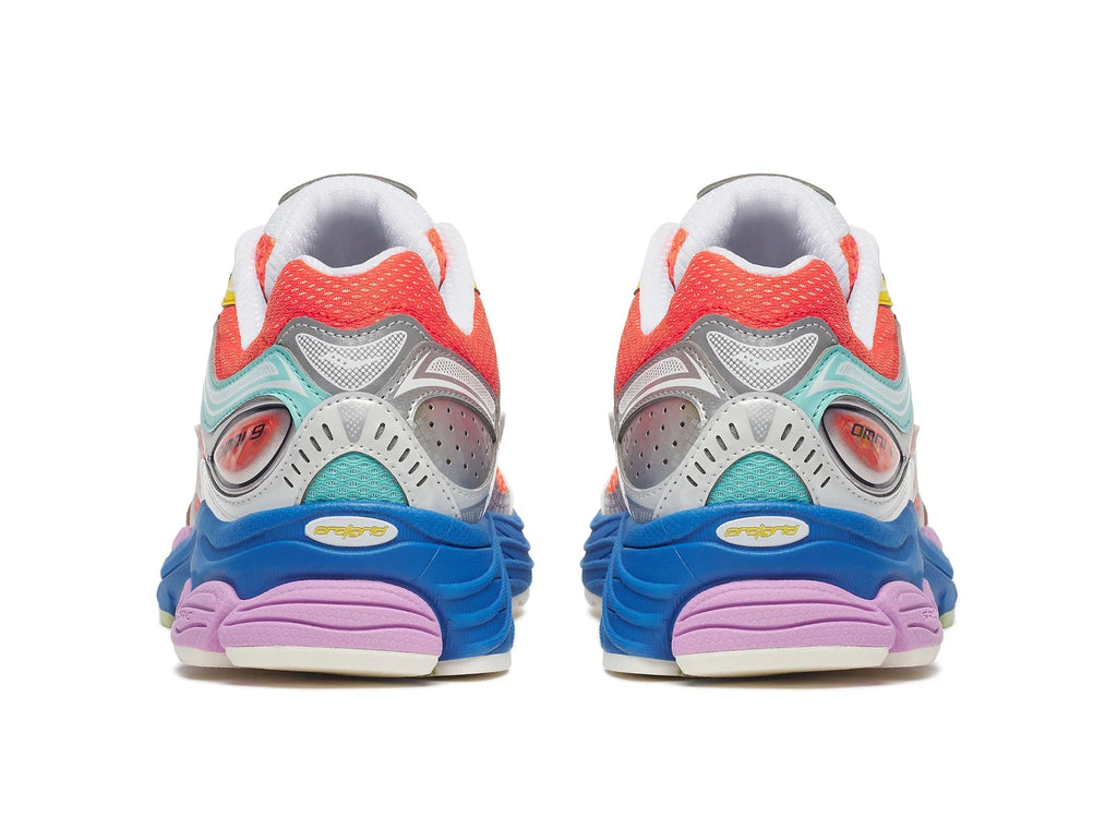 Saucony Progrid Omni 9 in Orange / Multi