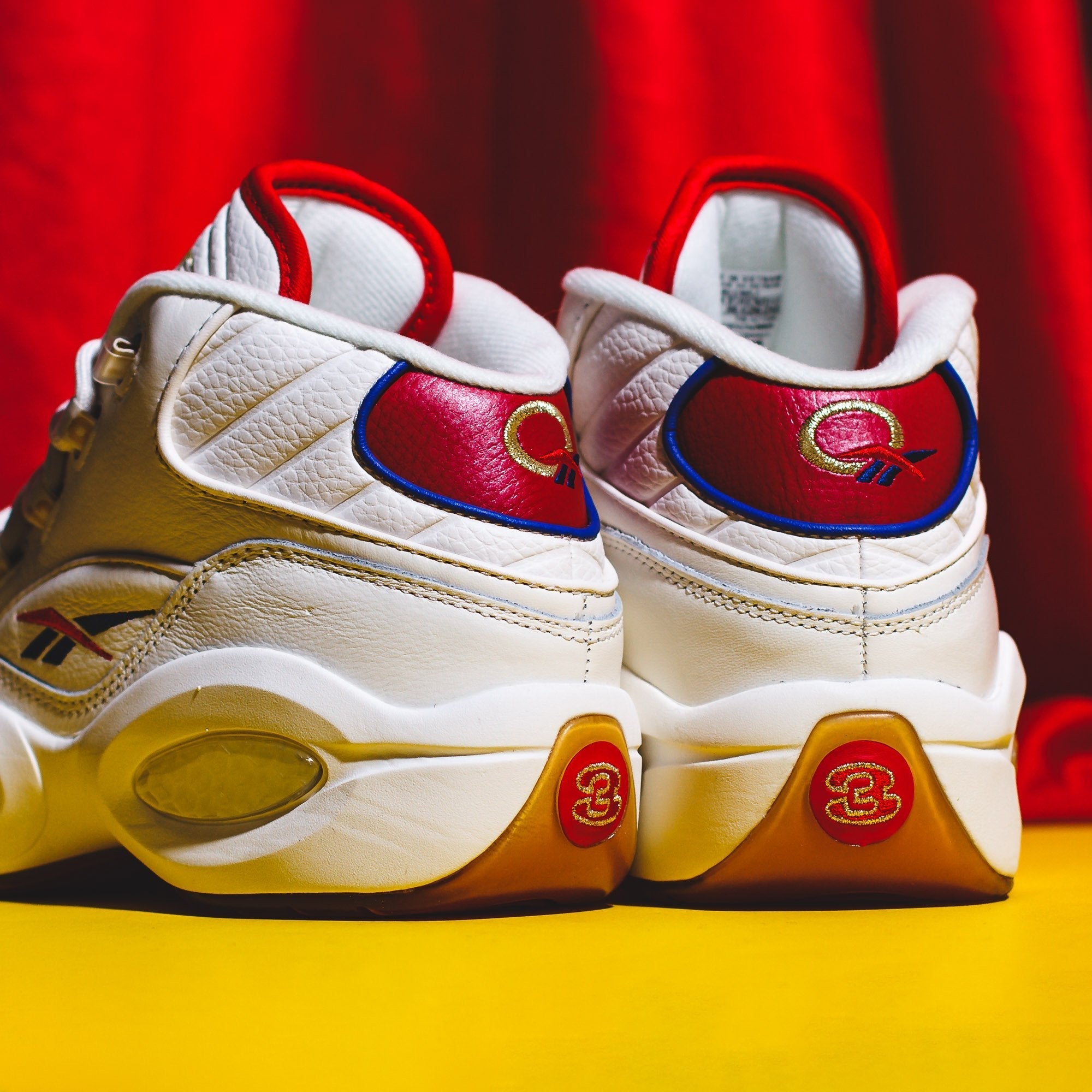 Reebok Classics Basketball Men Question Mid Allen Iverson White Red Blue GZ7099